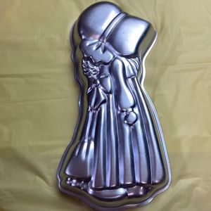 Holly Hobbie cake pan 76'